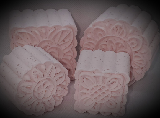 Peppermint Bath Bomb - Obsidian's LLC